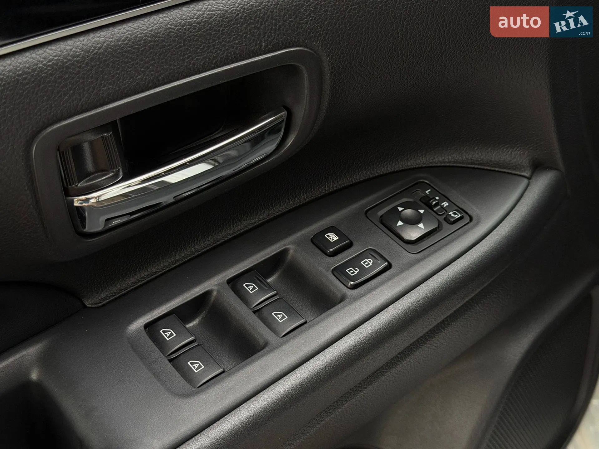 2021 Mitsubishi Outlander - мініатюра 15