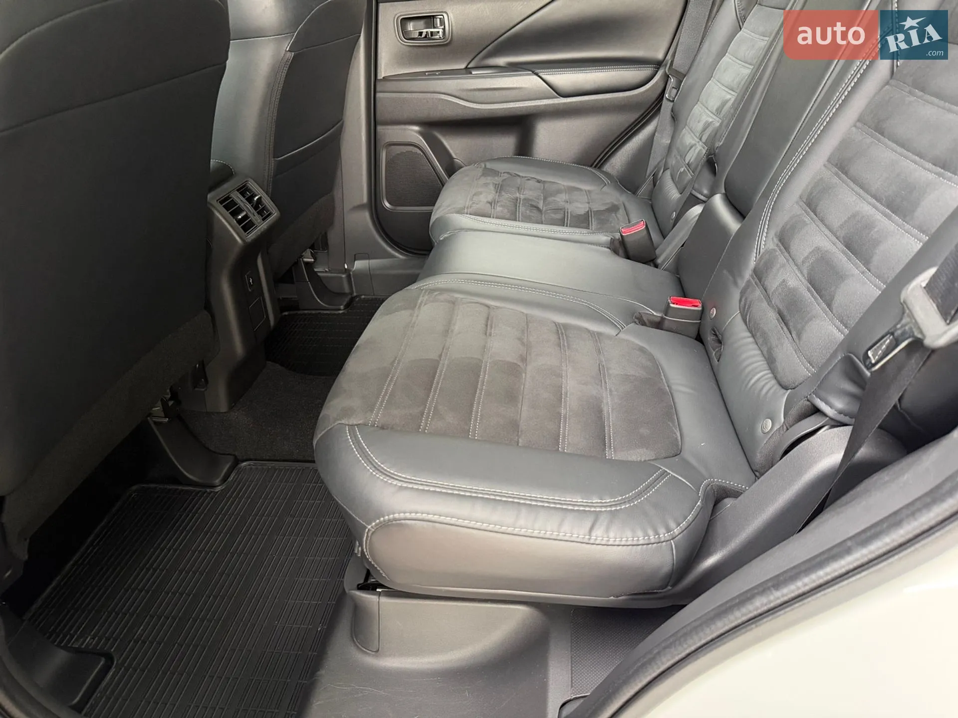 2021 Mitsubishi Outlander - мініатюра 22
