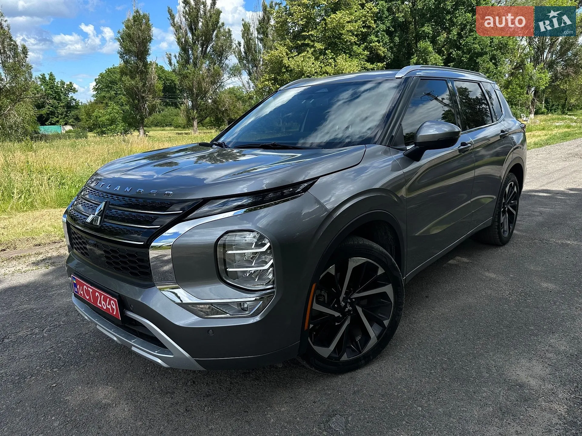 2022 Mitsubishi Outlander - фото 1