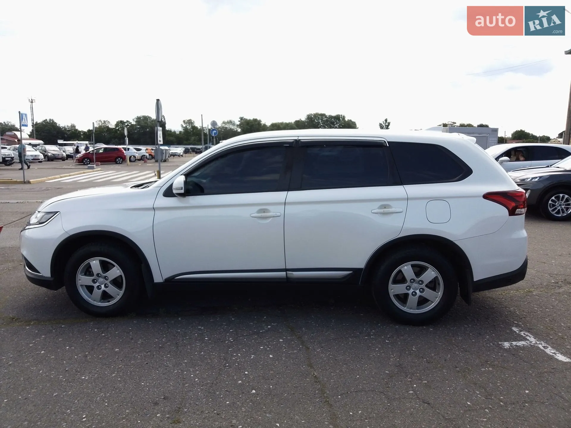 2021 Mitsubishi Outlander - фото 1