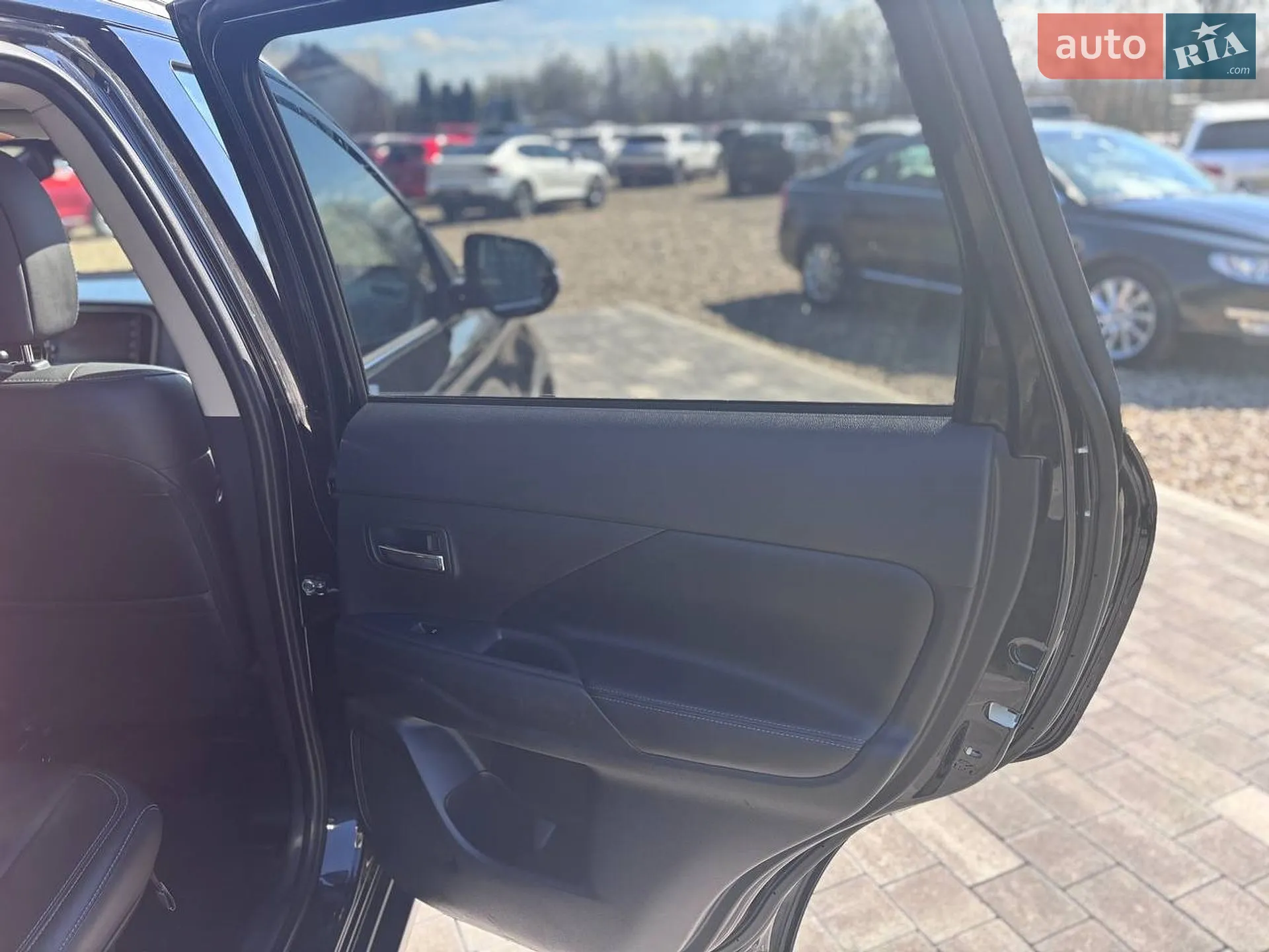 2018 Mitsubishi Outlander - мініатюра 28