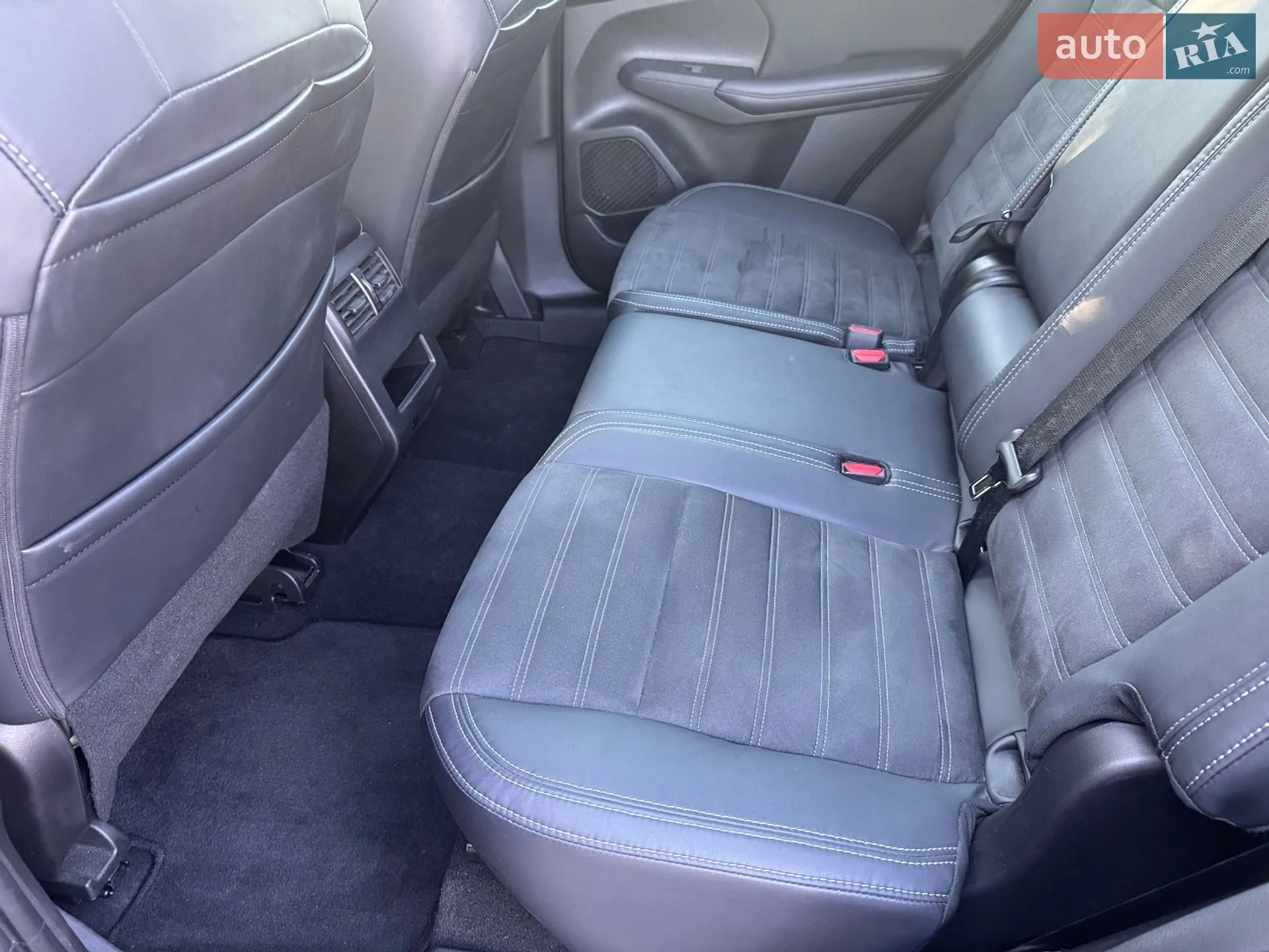 2022 Mitsubishi Outlander - мініатюра 30