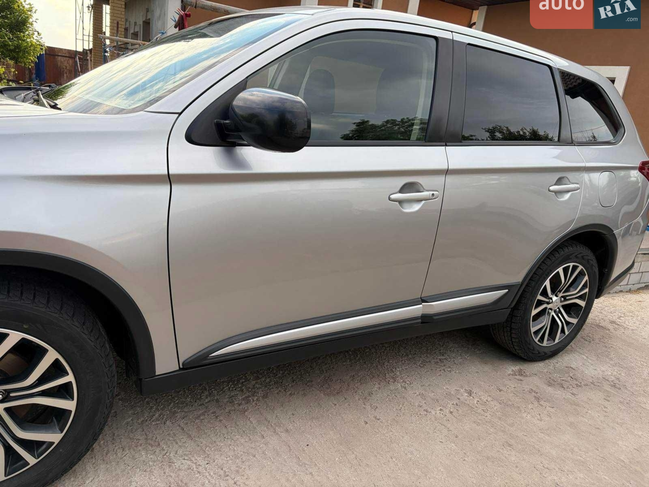 2017 Mitsubishi Outlander - мініатюра 10