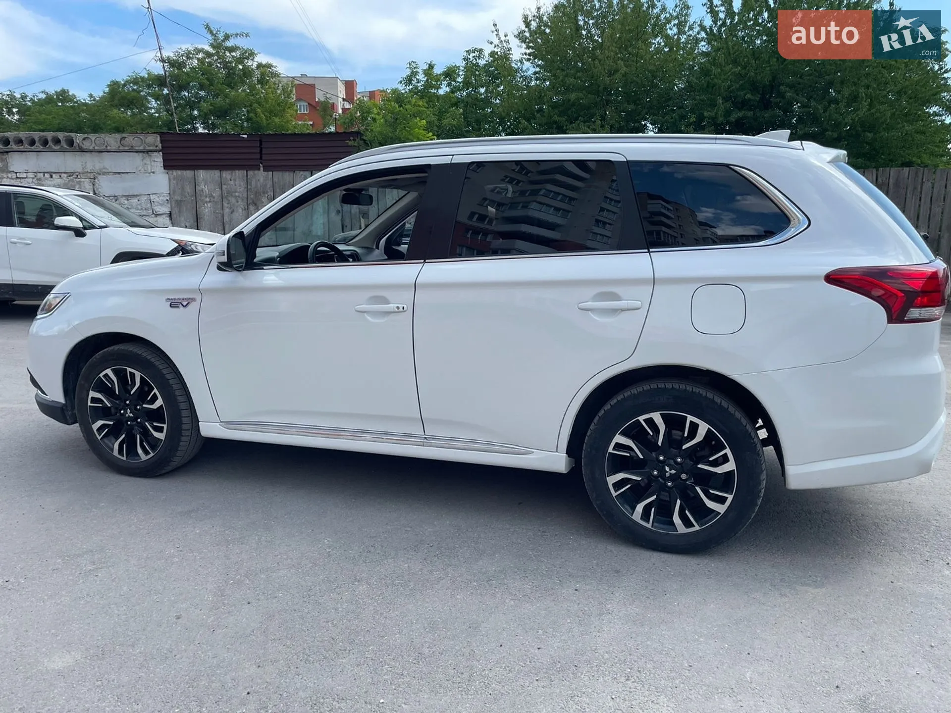 2018 Mitsubishi Outlander - фото 1