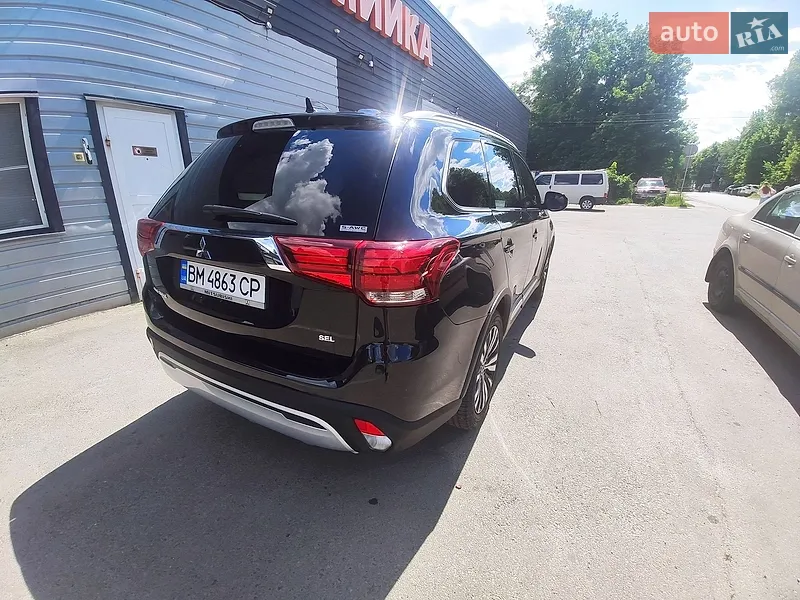 Mitsubishi Outlander 2019 VIN JA4AZ3A31LZ025228 фото оголошення 9 з 51