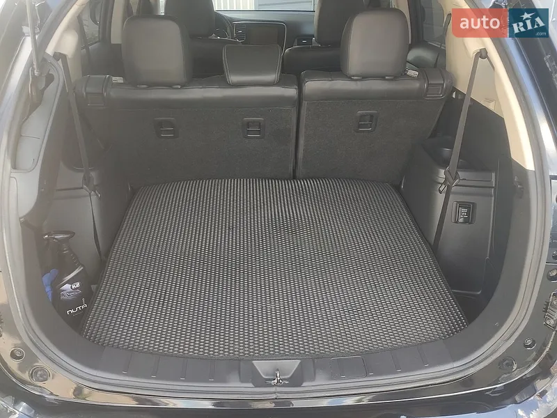 Mitsubishi Outlander 2019 VIN JA4AZ3A31LZ025228 фото оголошення 12 з 51