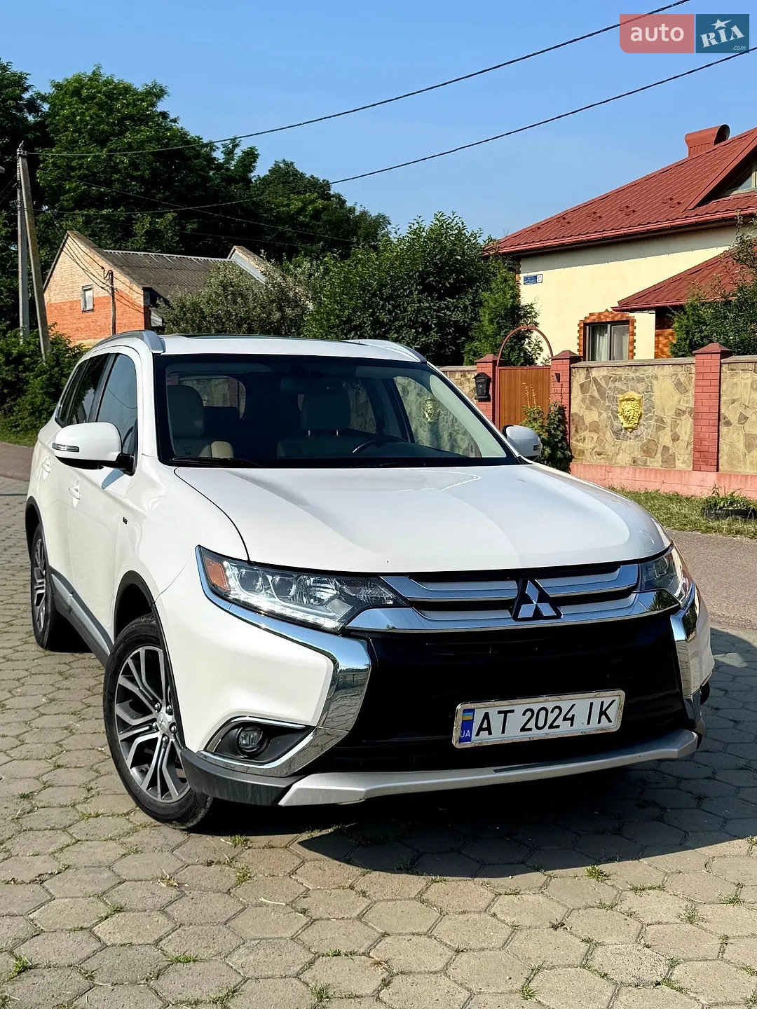 2016 Mitsubishi Outlander - фото 1
