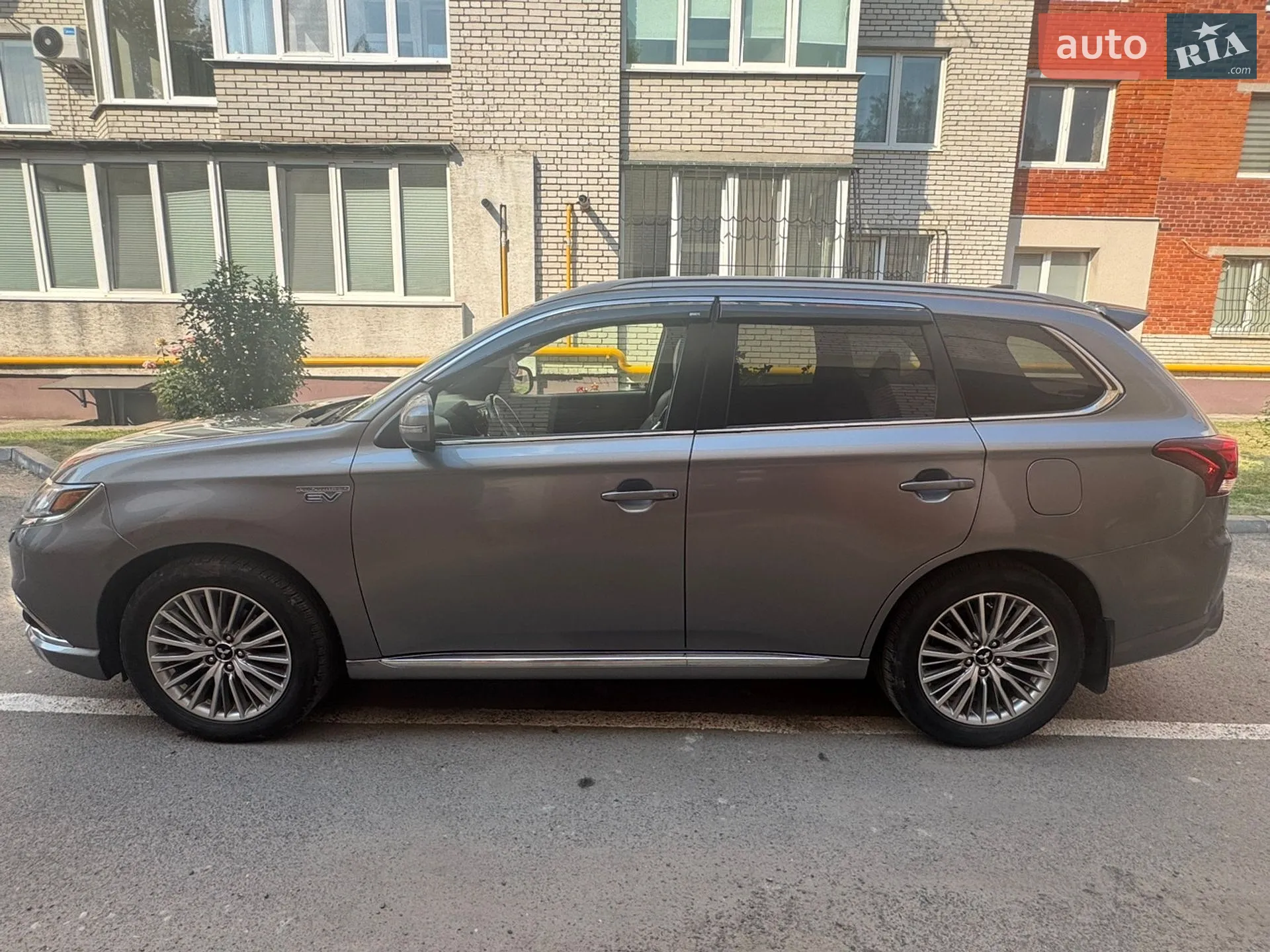 2021 Mitsubishi Outlander - мініатюра 7