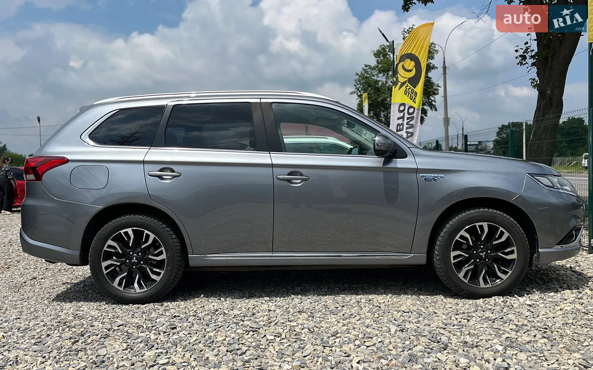 2016 Mitsubishi Outlander - мініатюра 9