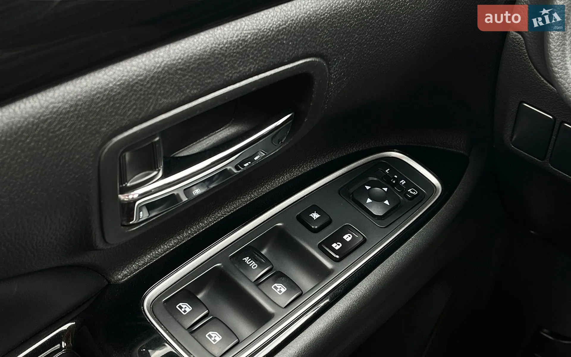 2016 Mitsubishi Outlander - мініатюра 11
