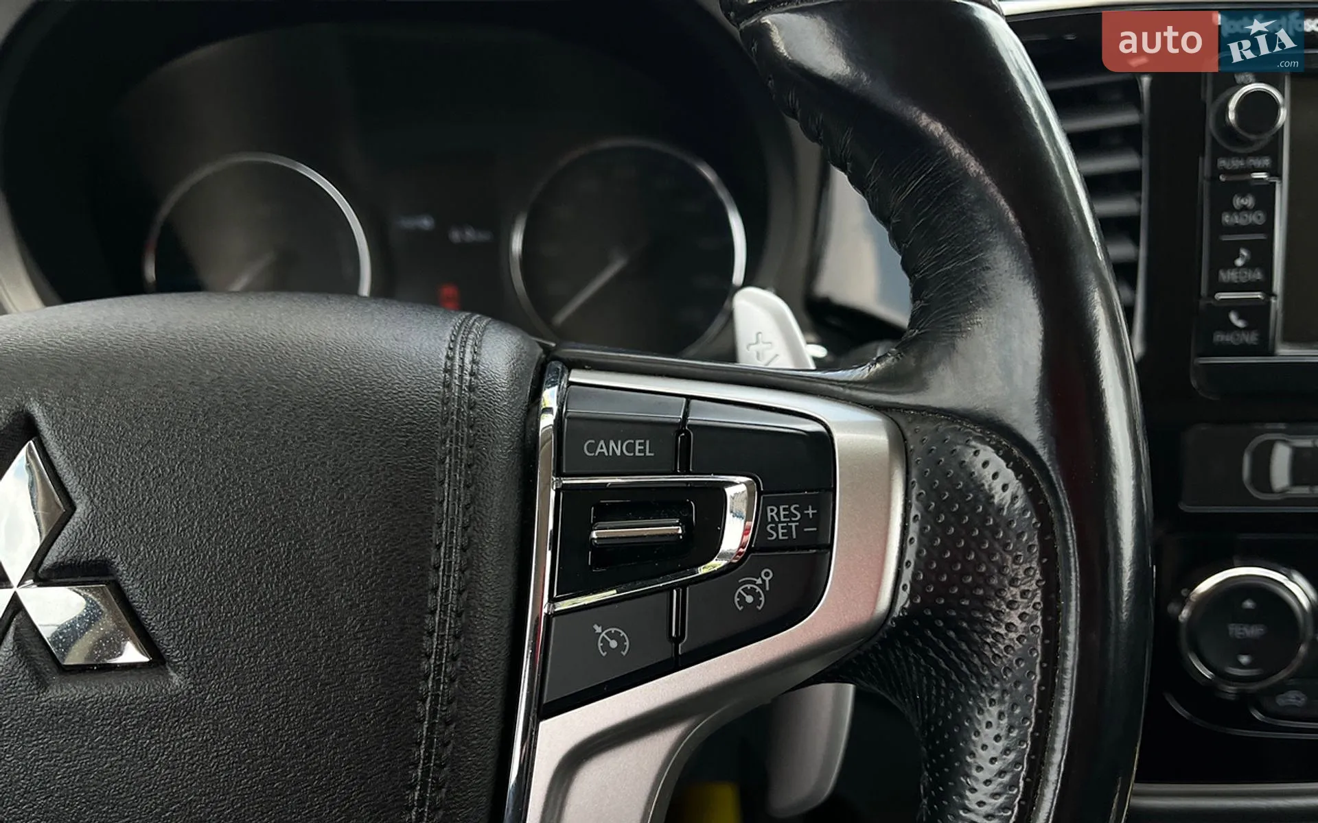 2016 Mitsubishi Outlander - мініатюра 16