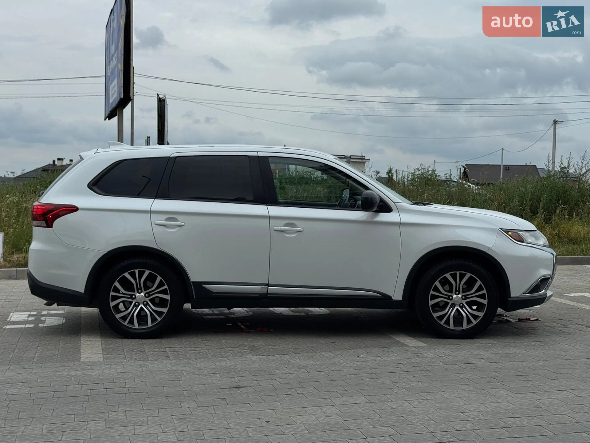 2016 Mitsubishi Outlander - мініатюра 11