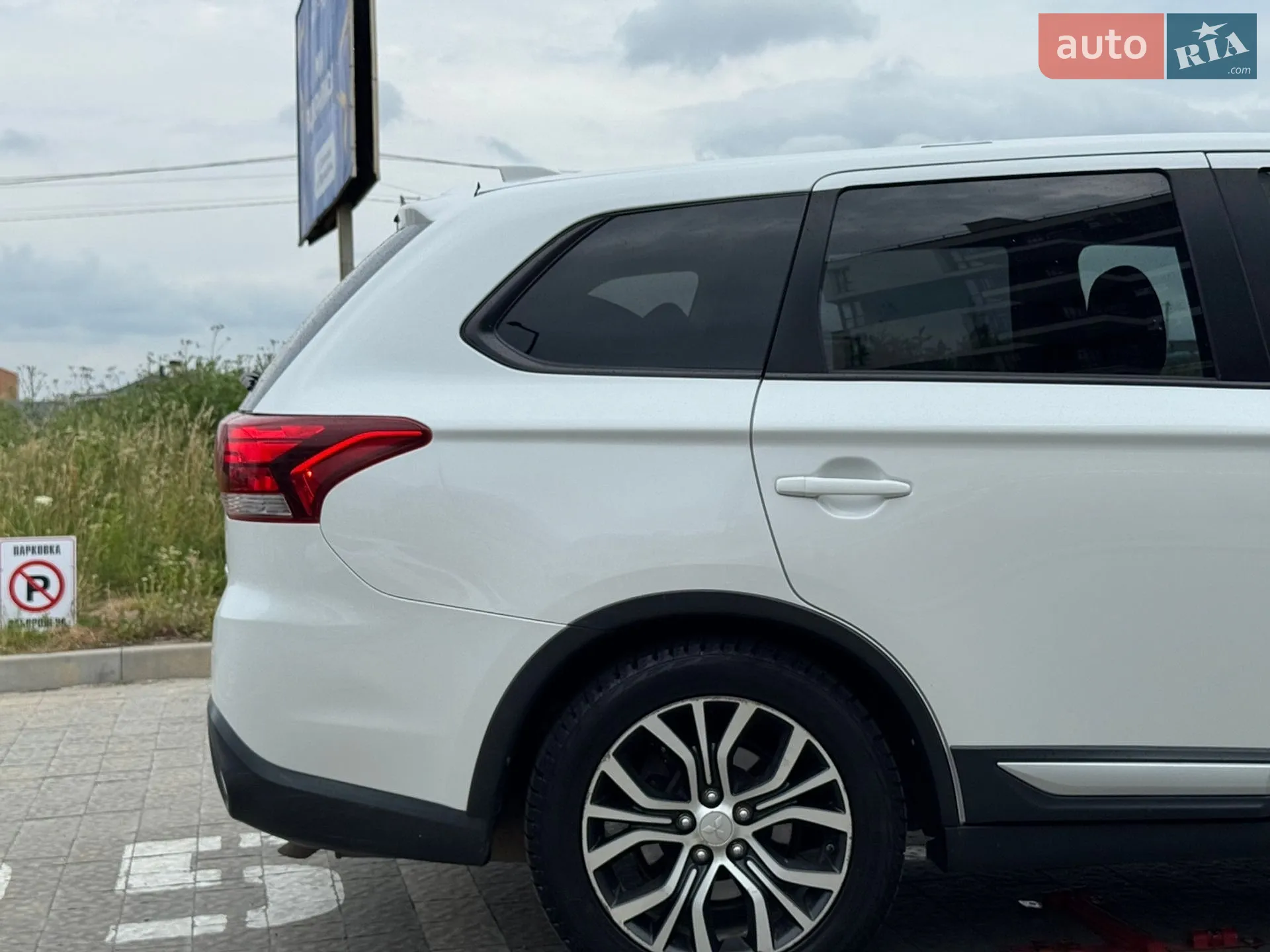 2016 Mitsubishi Outlander - мініатюра 12