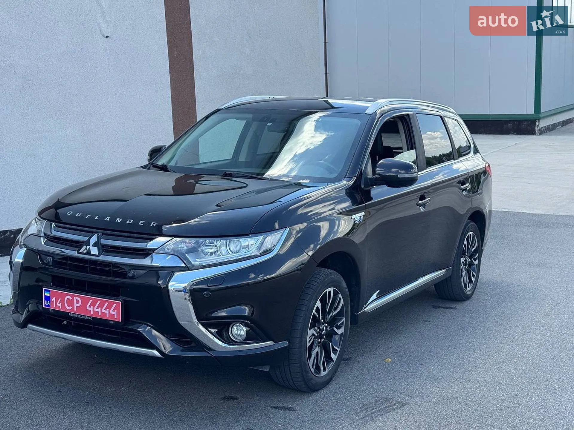 2016 Mitsubishi Outlander - фото 1