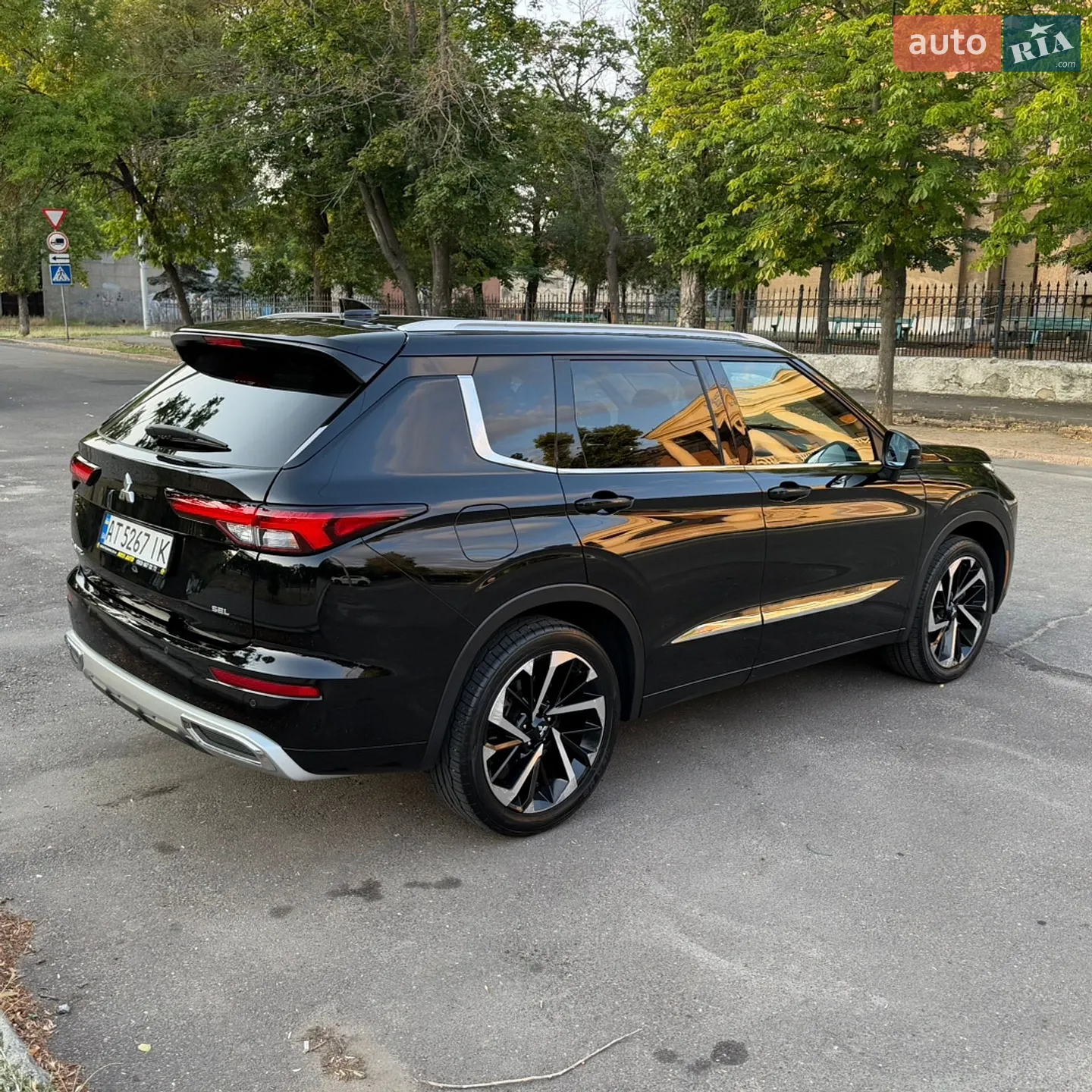 2021 Mitsubishi Outlander - мініатюра 6