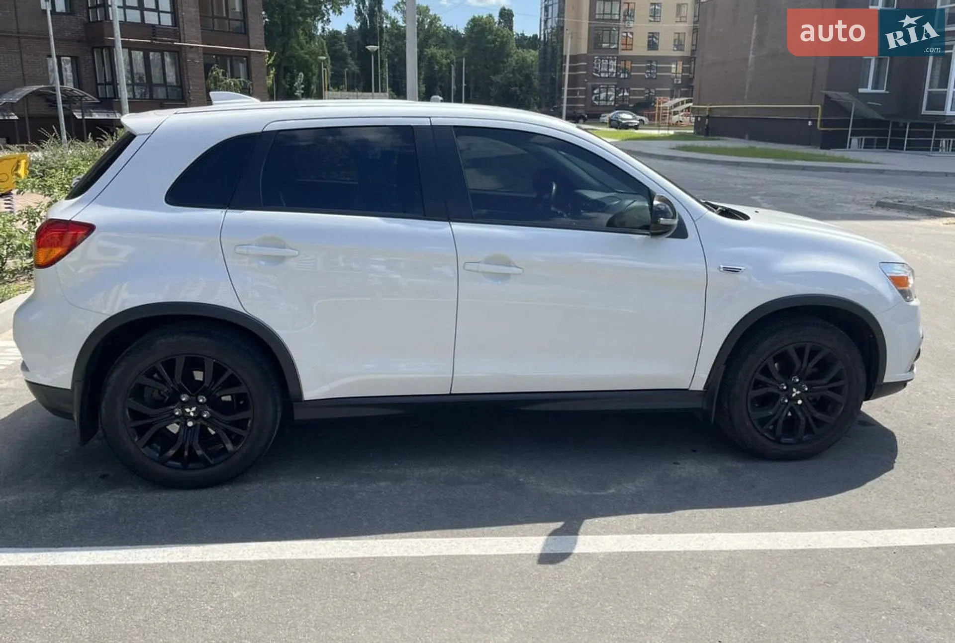 2019 Mitsubishi Outlander - фото 1