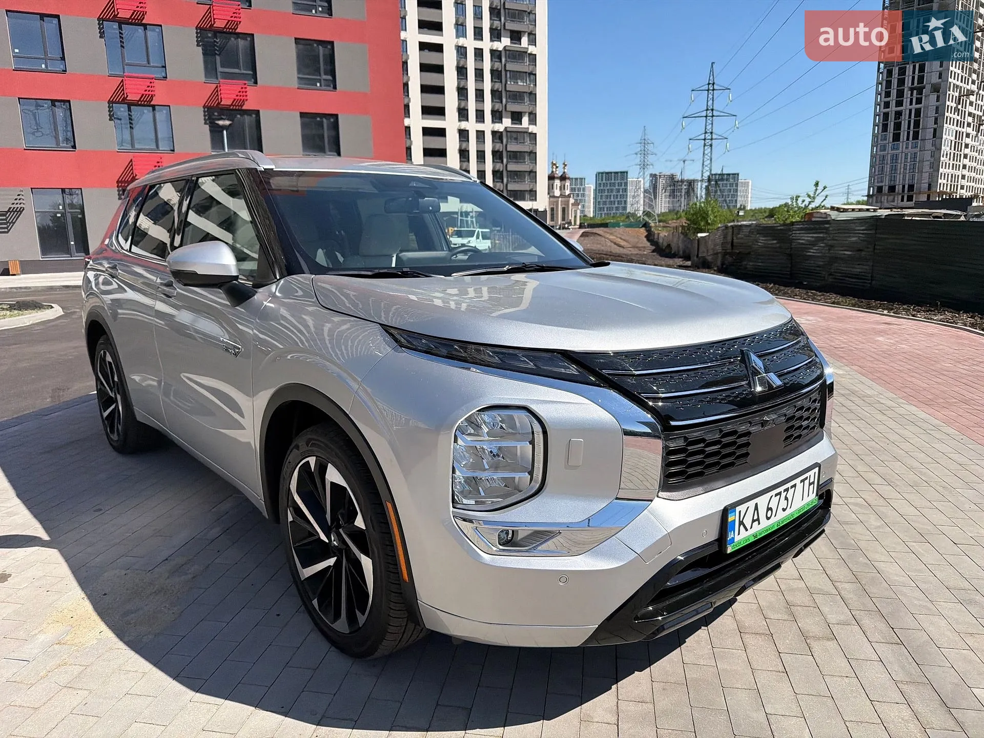 2022 Mitsubishi Outlander - фото 1