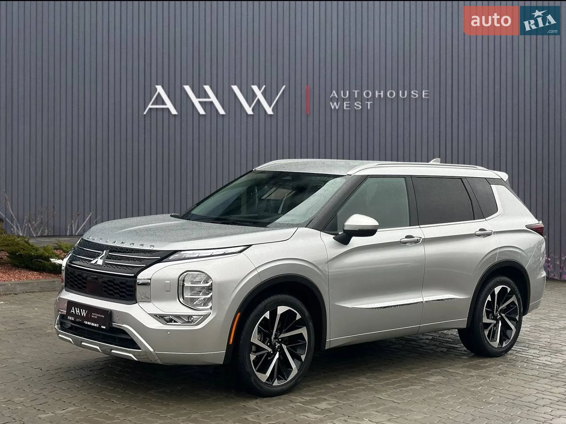 2021 Mitsubishi Outlander - фото 1