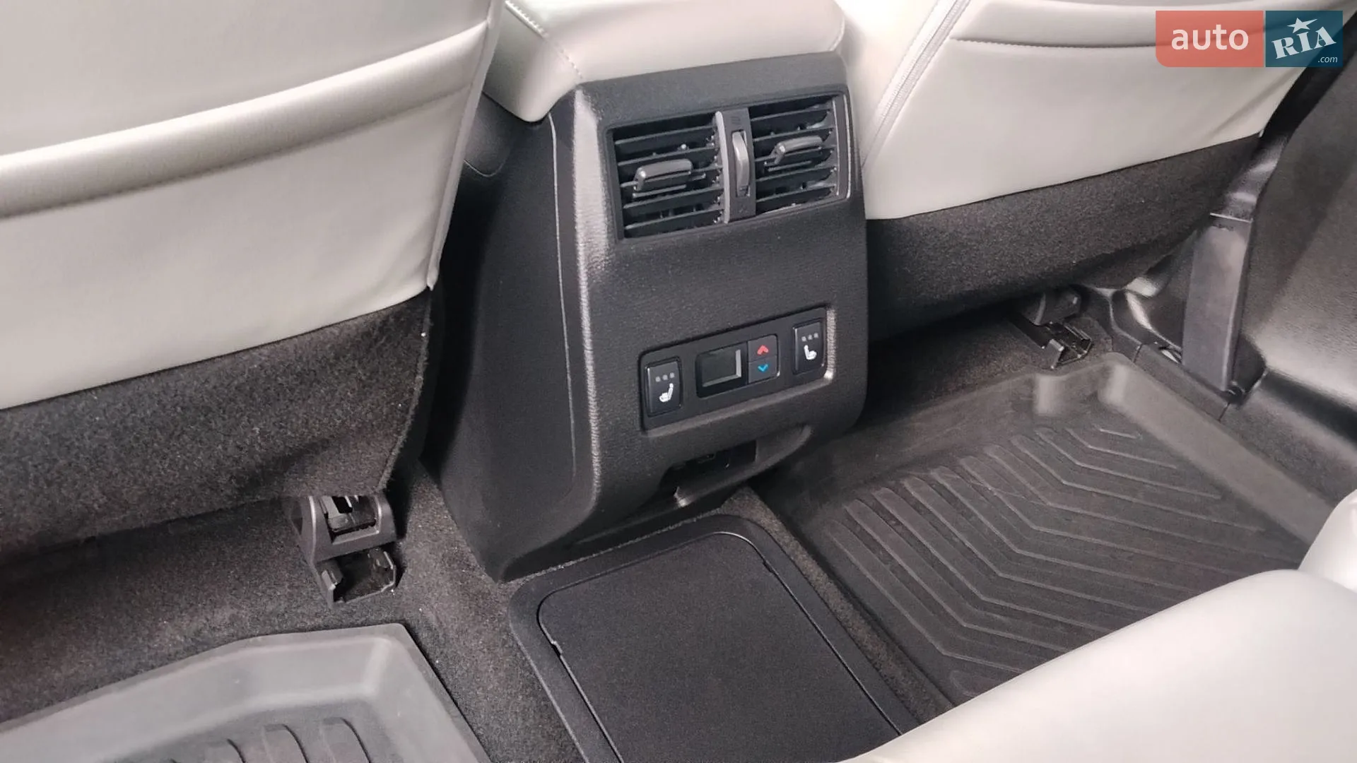 2025 Mitsubishi Outlander - мініатюра 29