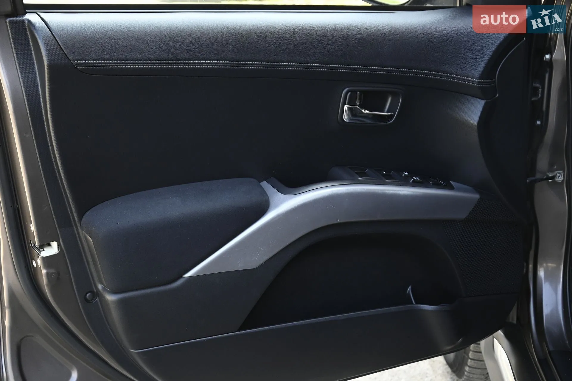 2010 Mitsubishi Outlander - мініатюра 13