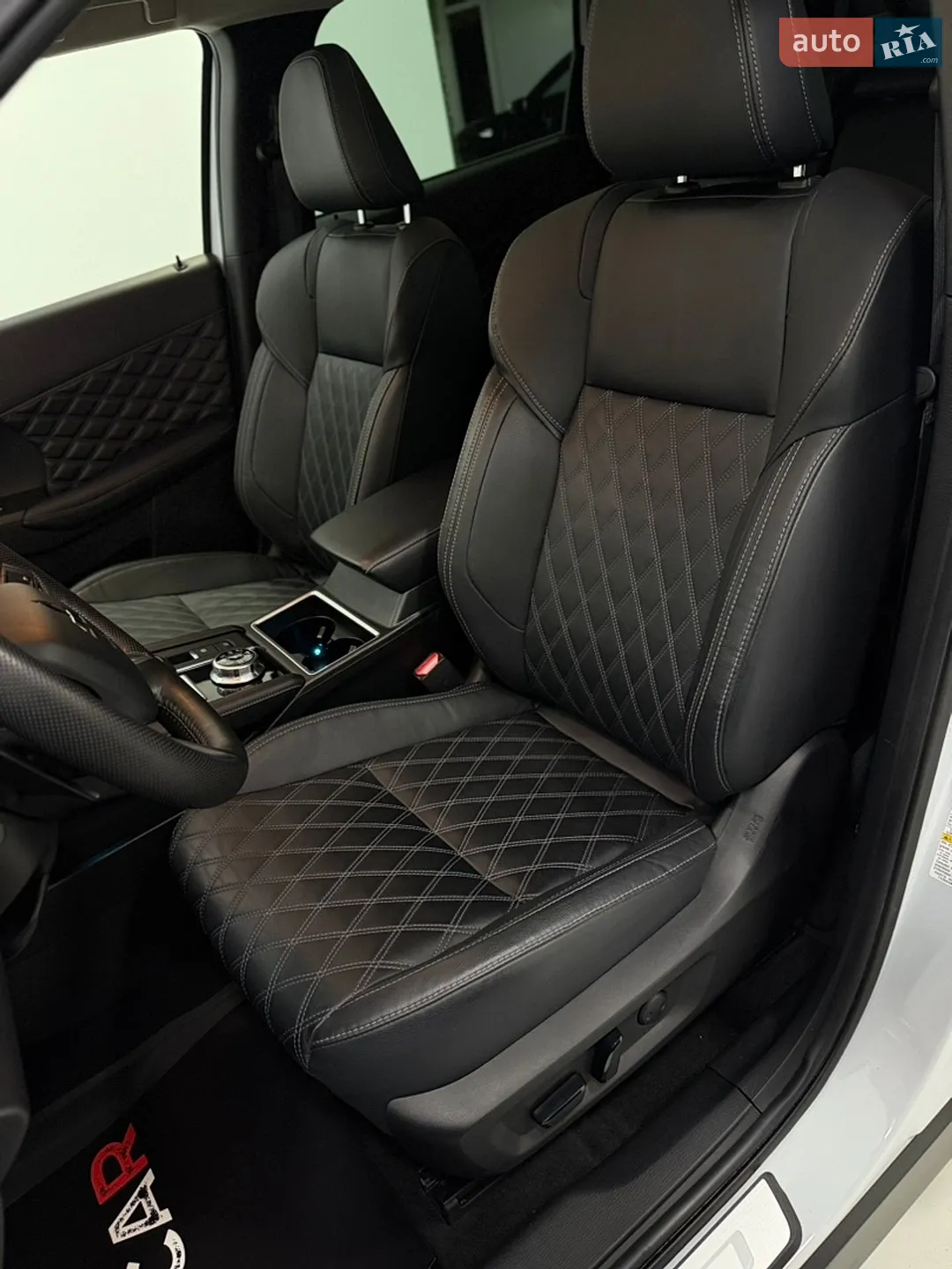 2023 Mitsubishi Outlander - мініатюра 17