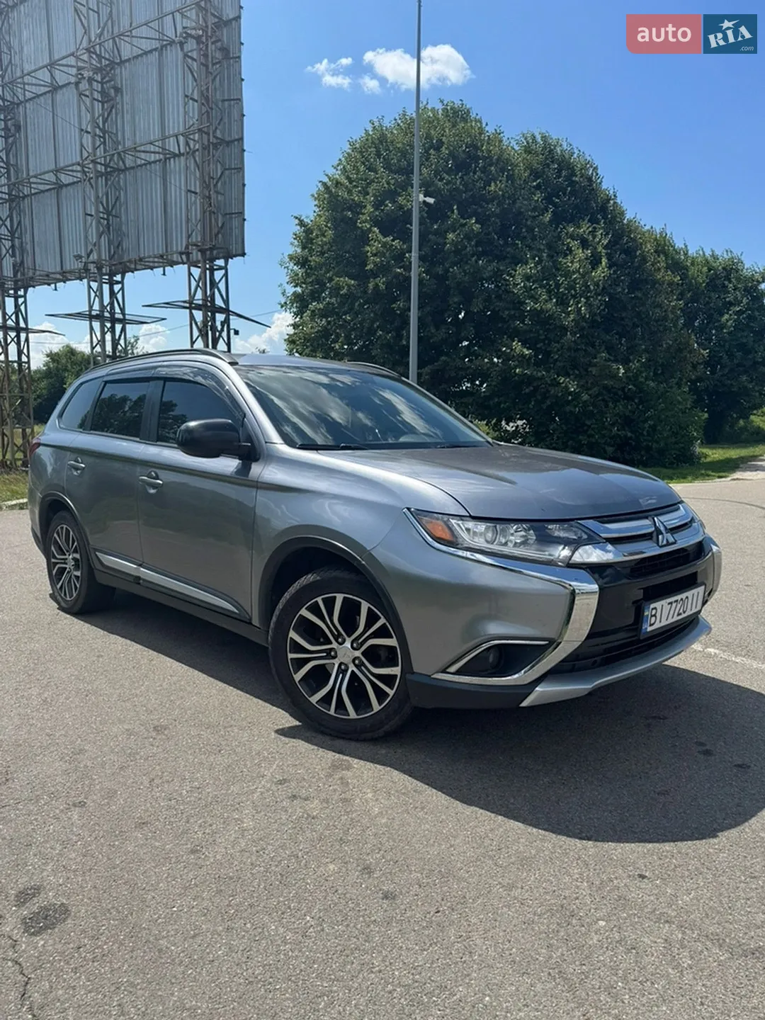 2018 Mitsubishi Outlander - фото 1