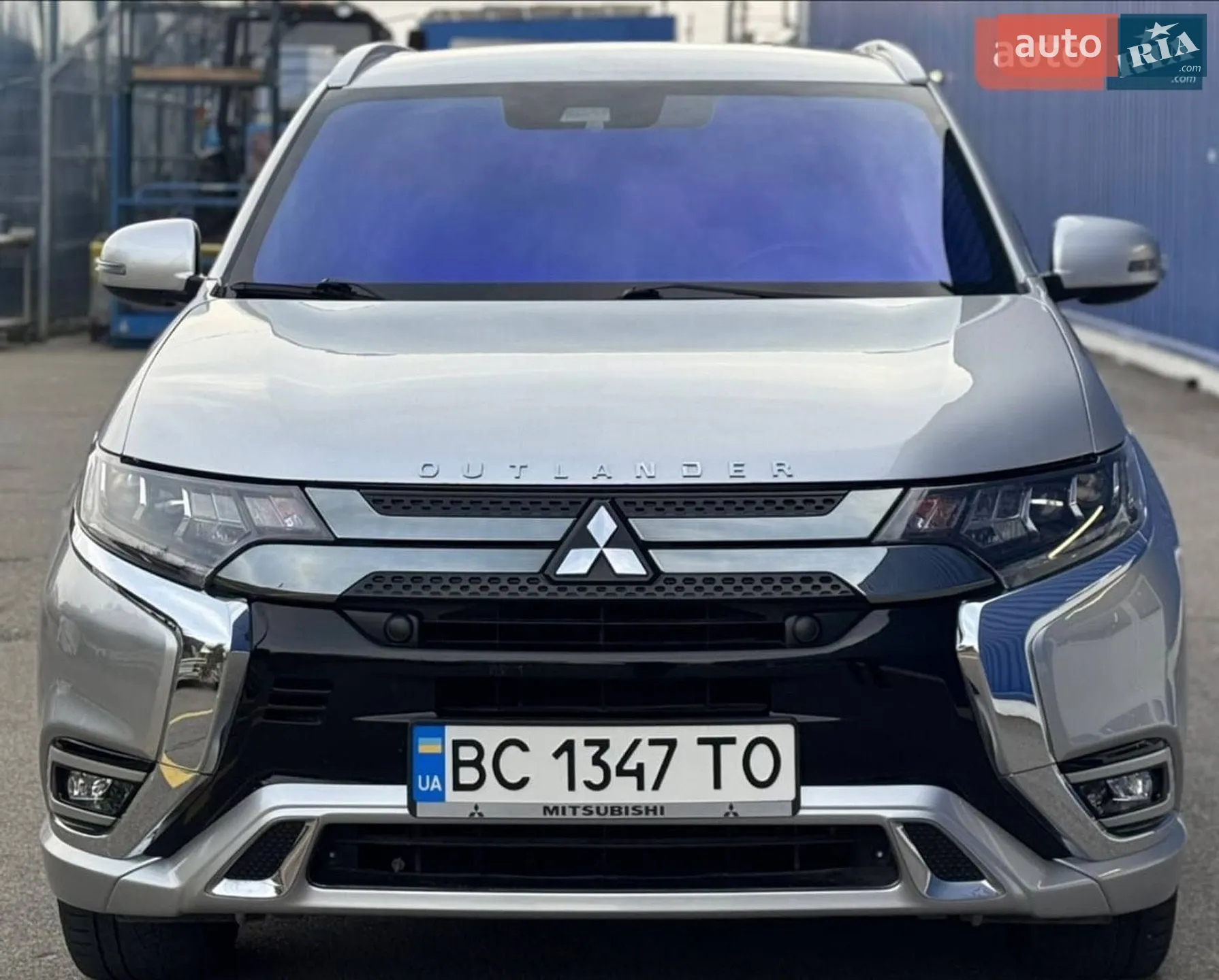 2020 Mitsubishi Outlander - фото 1