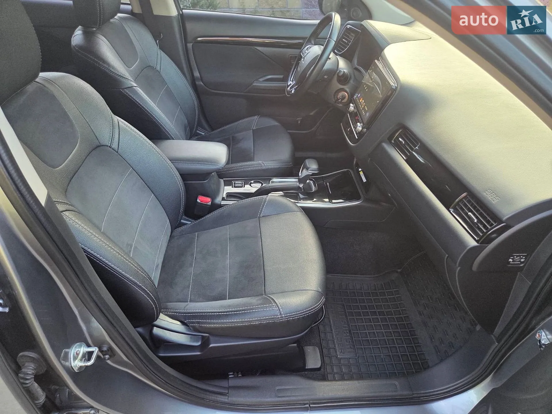 2021 Mitsubishi Outlander - мініатюра 16