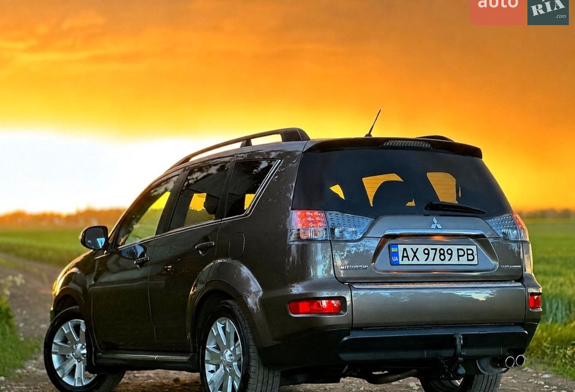 2010 Mitsubishi Outlander - фото 1
