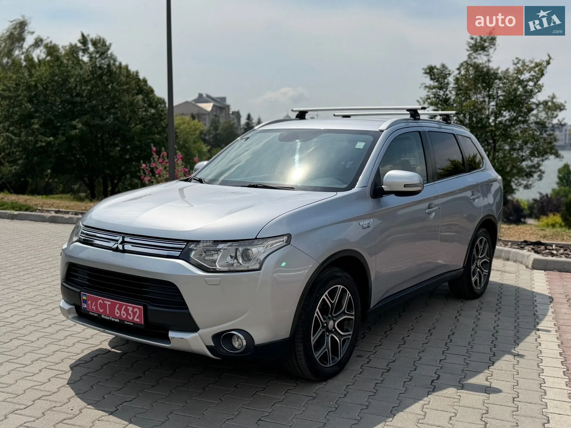2015 Mitsubishi Outlander - фото 1