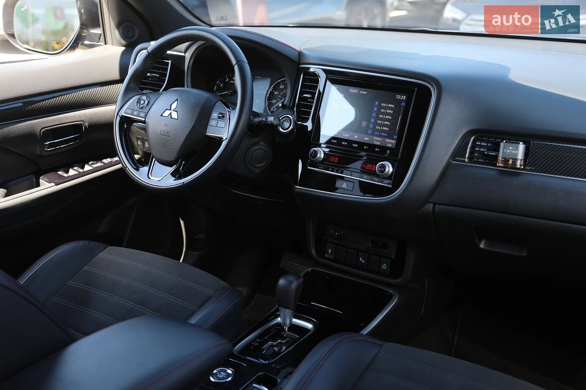 2020 Mitsubishi Outlander - мініатюра 17