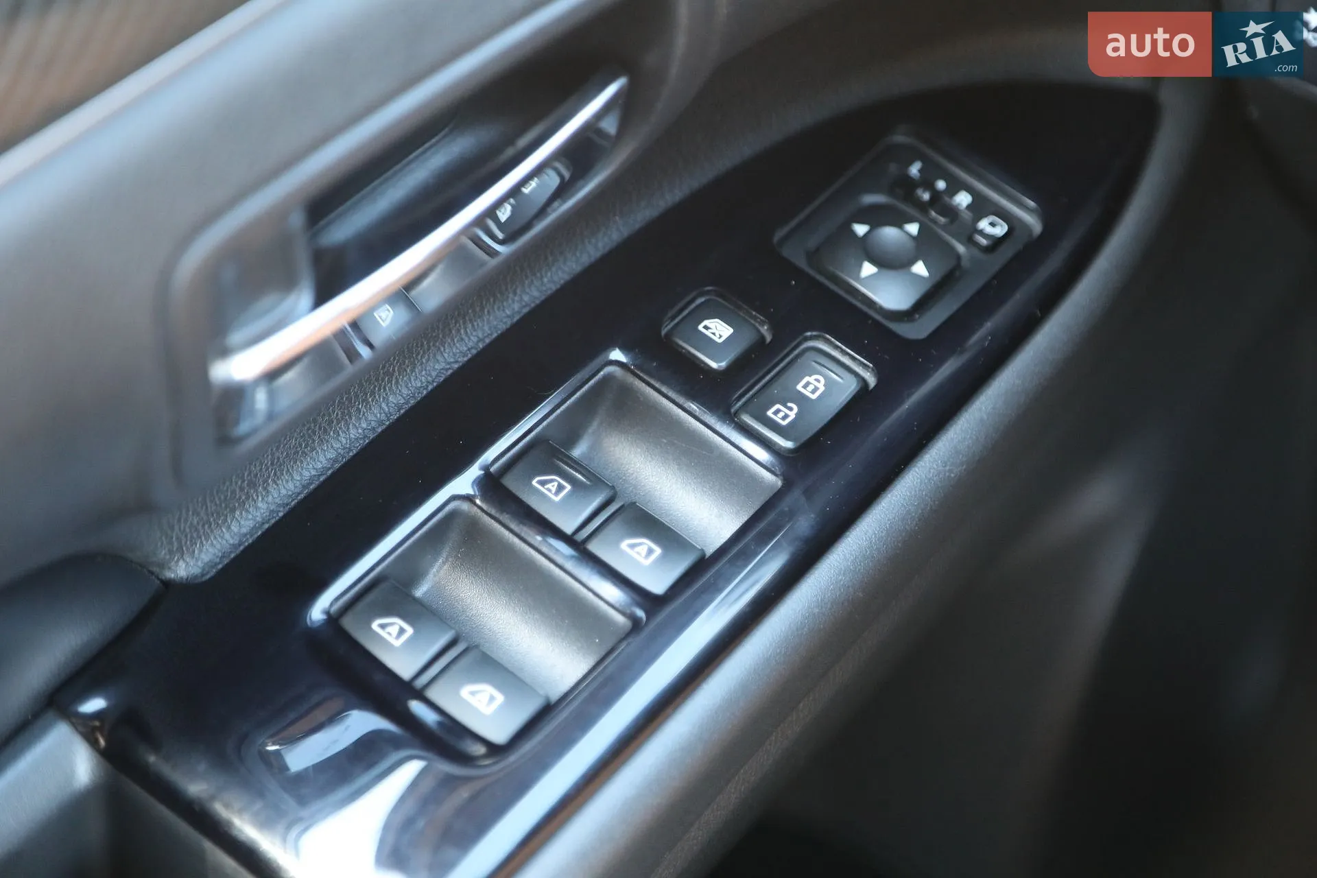 2020 Mitsubishi Outlander - мініатюра 32