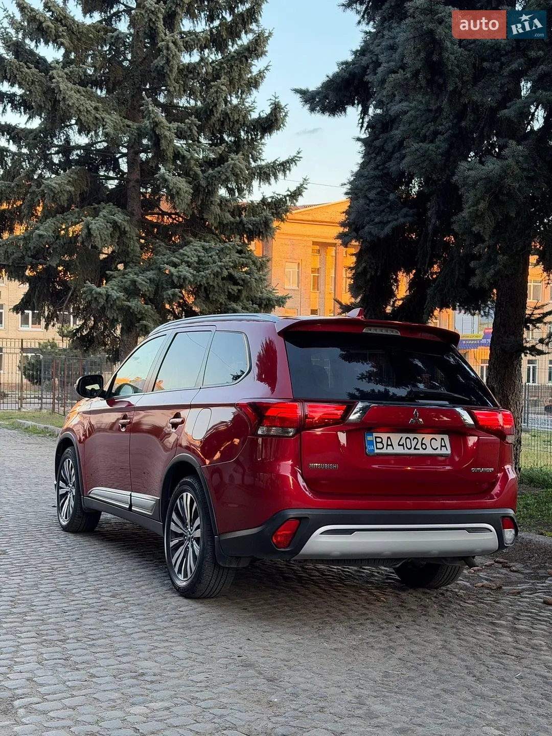 2019 Mitsubishi Outlander - мініатюра 2