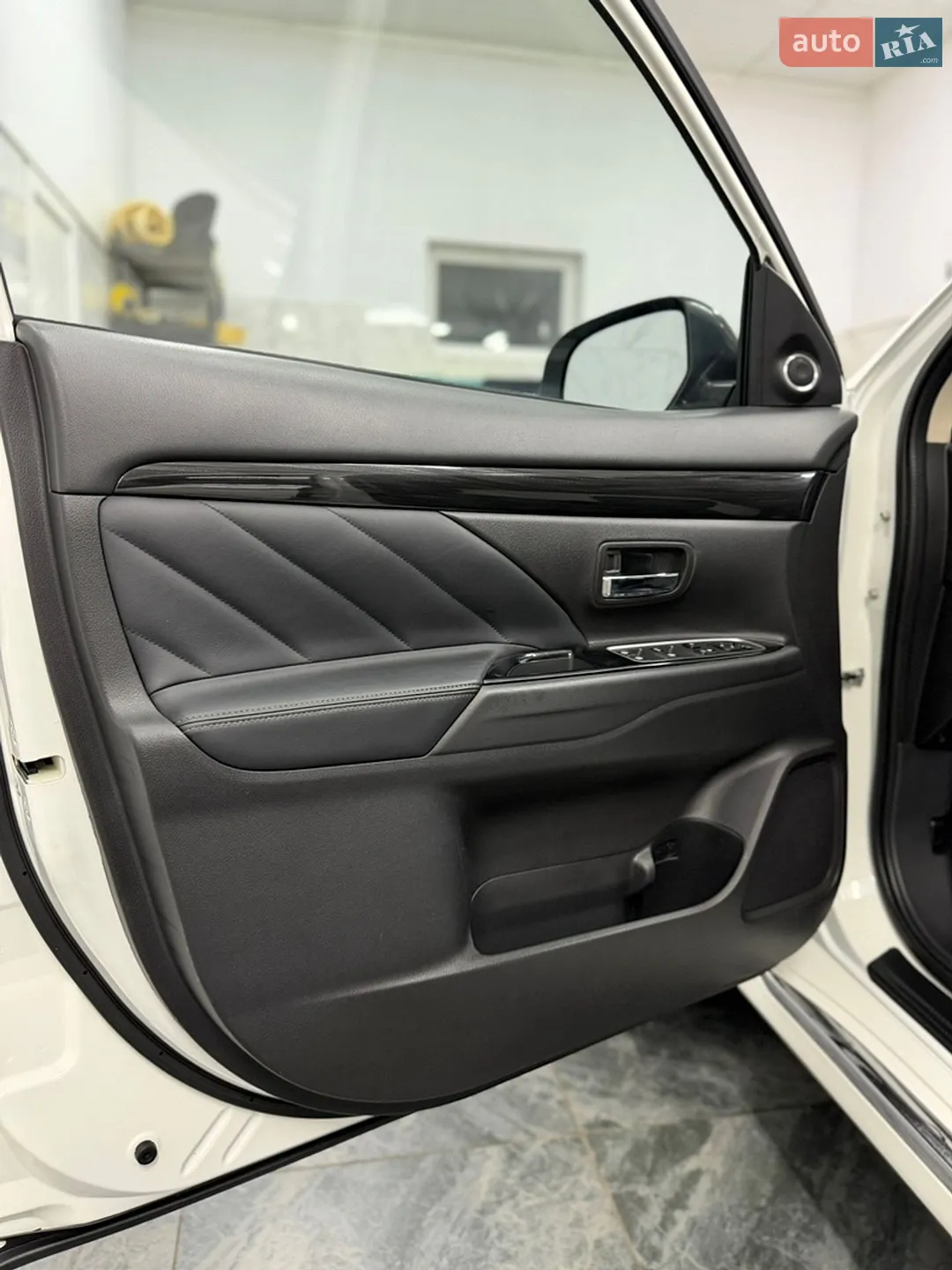 2016 Mitsubishi Outlander - мініатюра 28