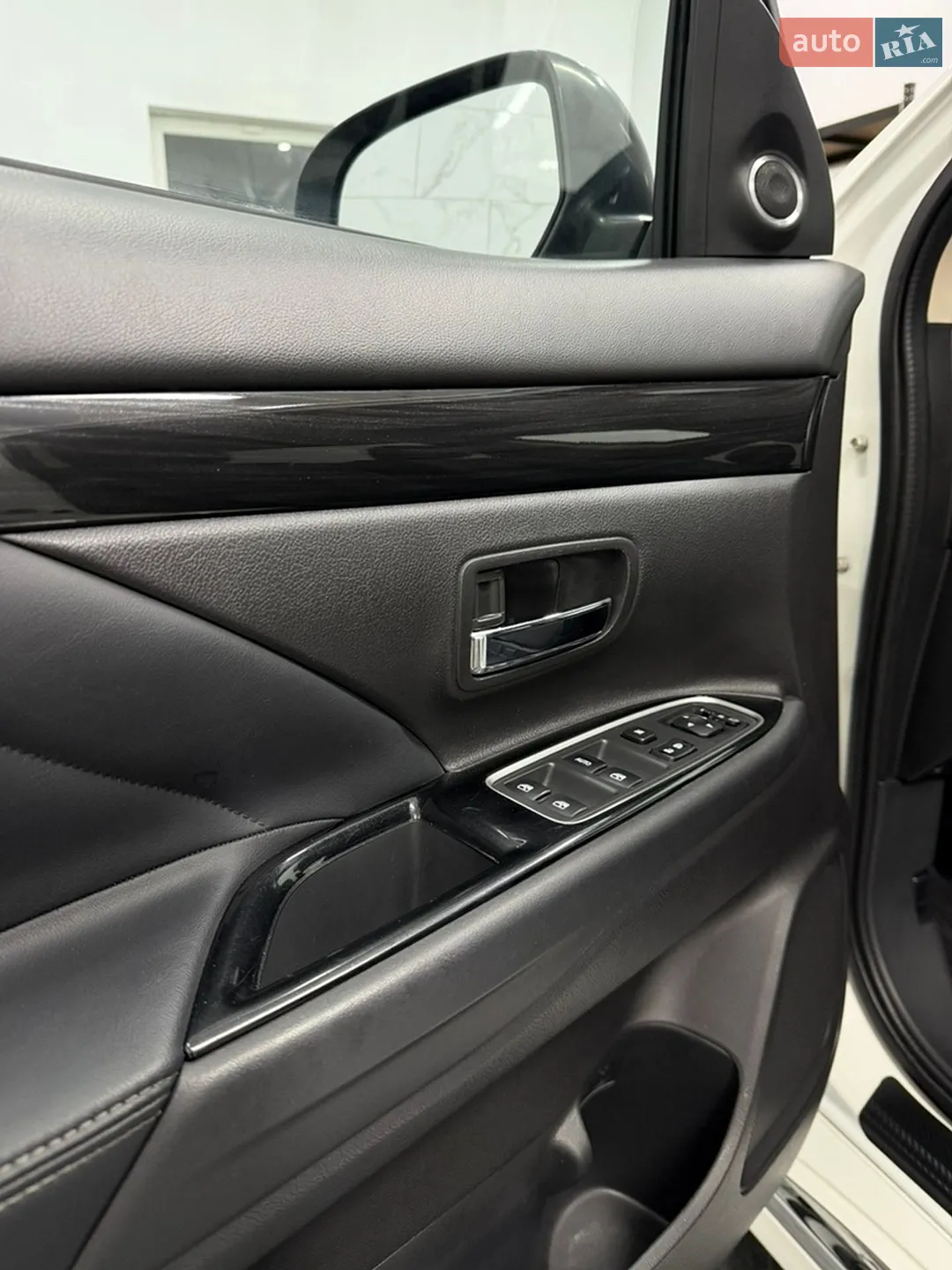 2016 Mitsubishi Outlander - мініатюра 38