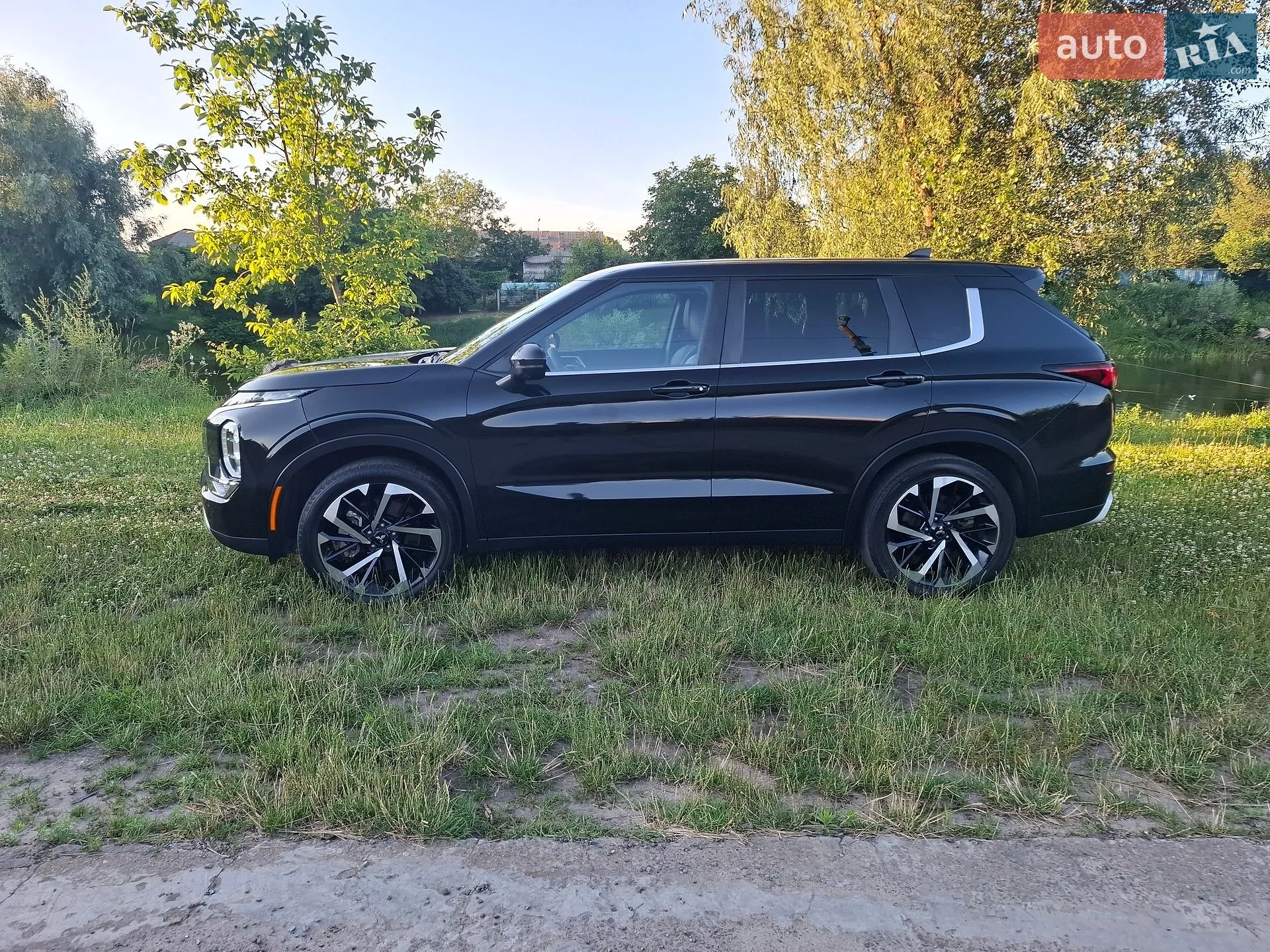 2023 Mitsubishi Outlander - мініатюра 2