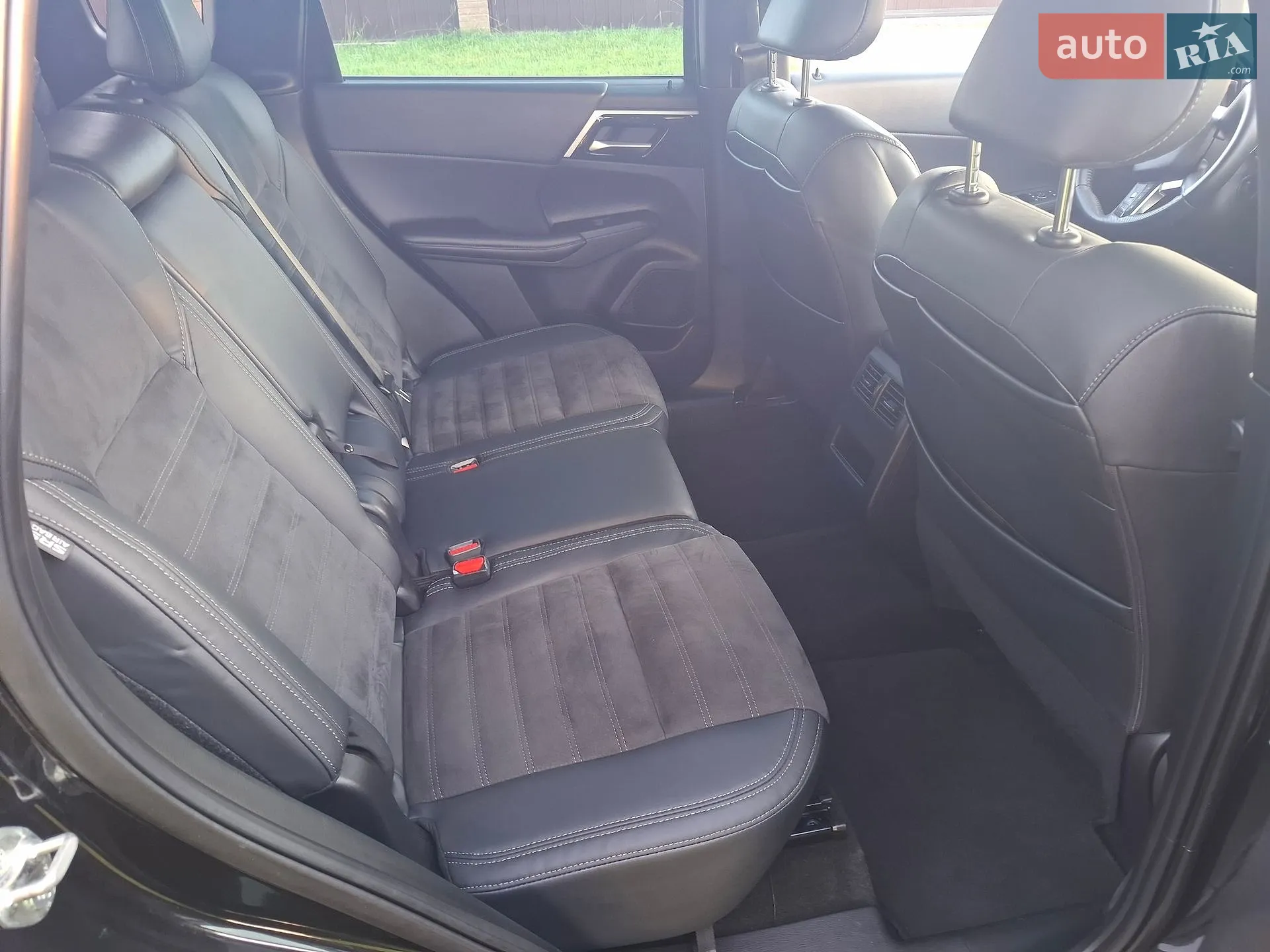 2023 Mitsubishi Outlander - мініатюра 19