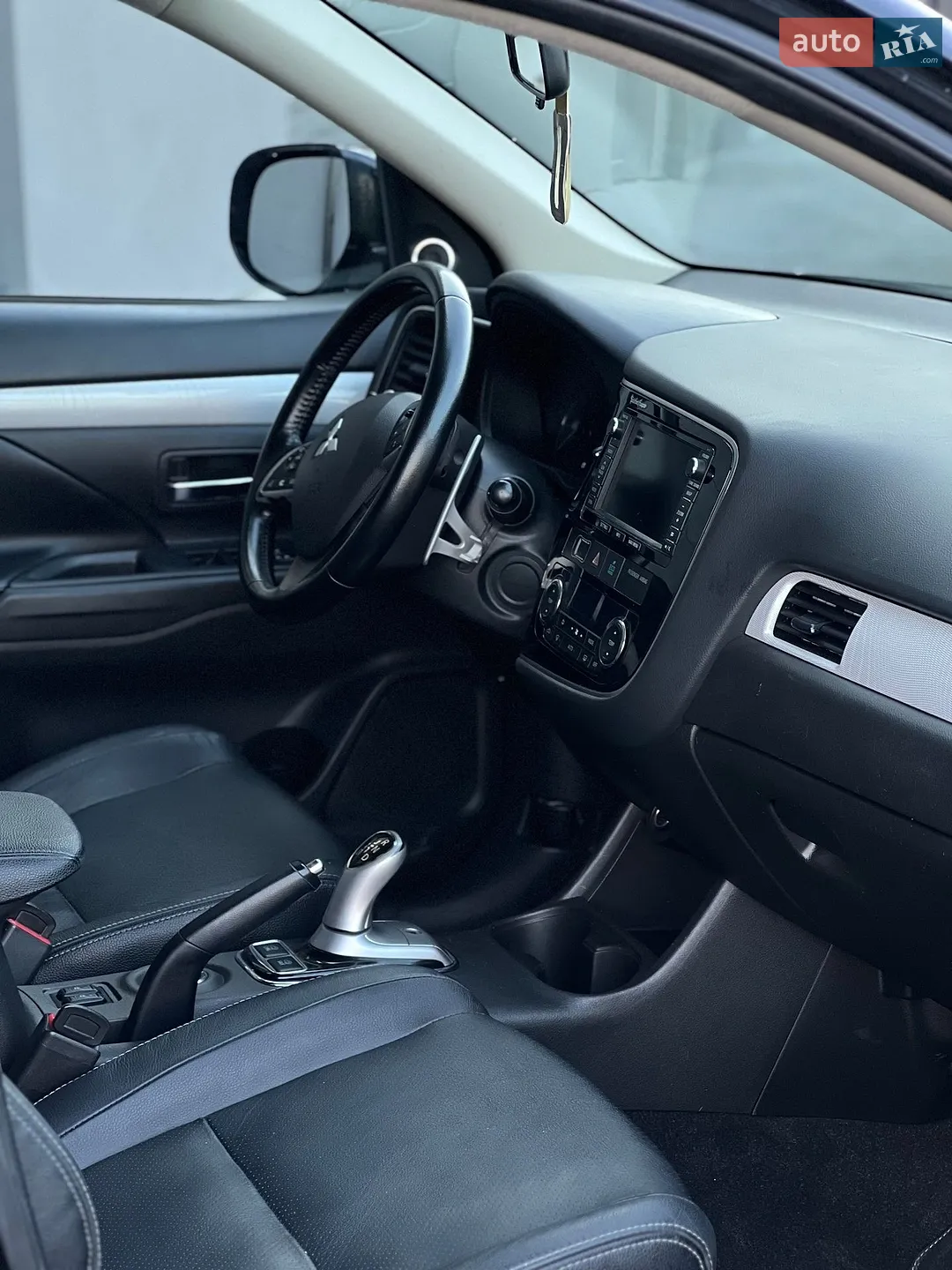 2014 Mitsubishi Outlander - мініатюра 12