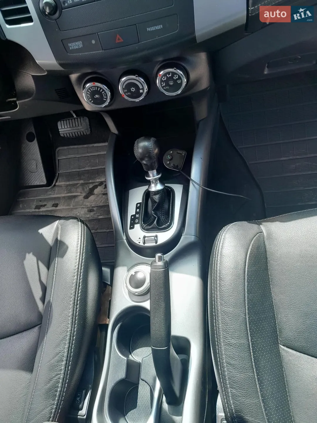 2011 Mitsubishi Outlander - мініатюра 8