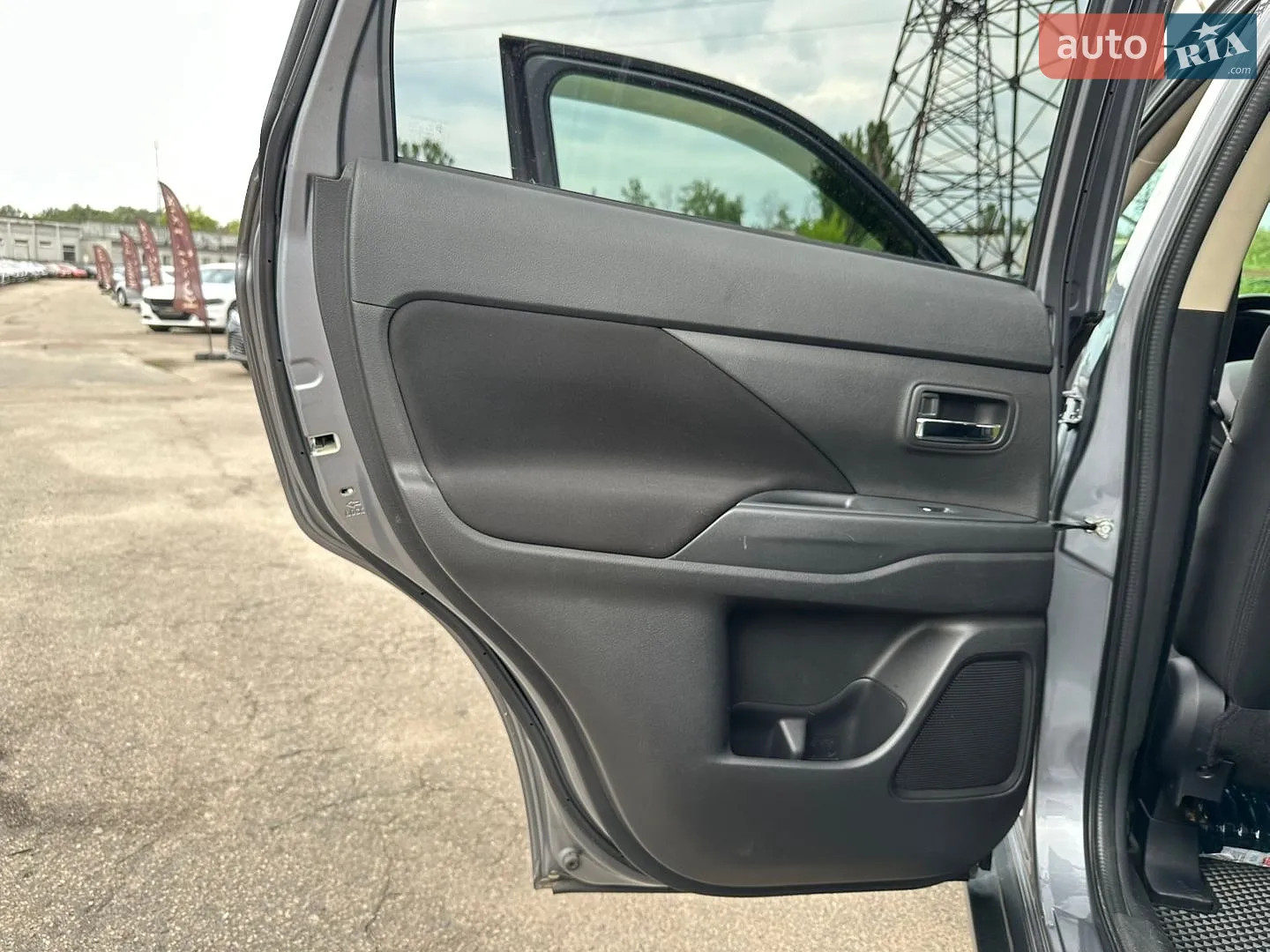 2016 Mitsubishi Outlander - мініатюра 16