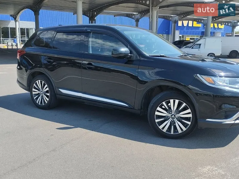 Mitsubishi Outlander