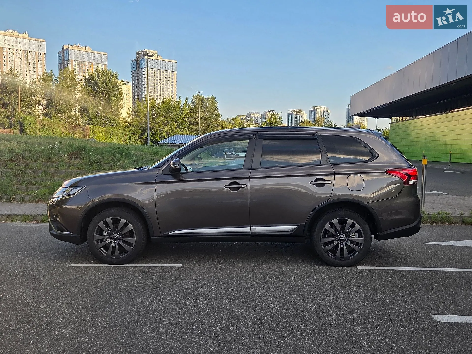 2021 Mitsubishi Outlander - мініатюра 6