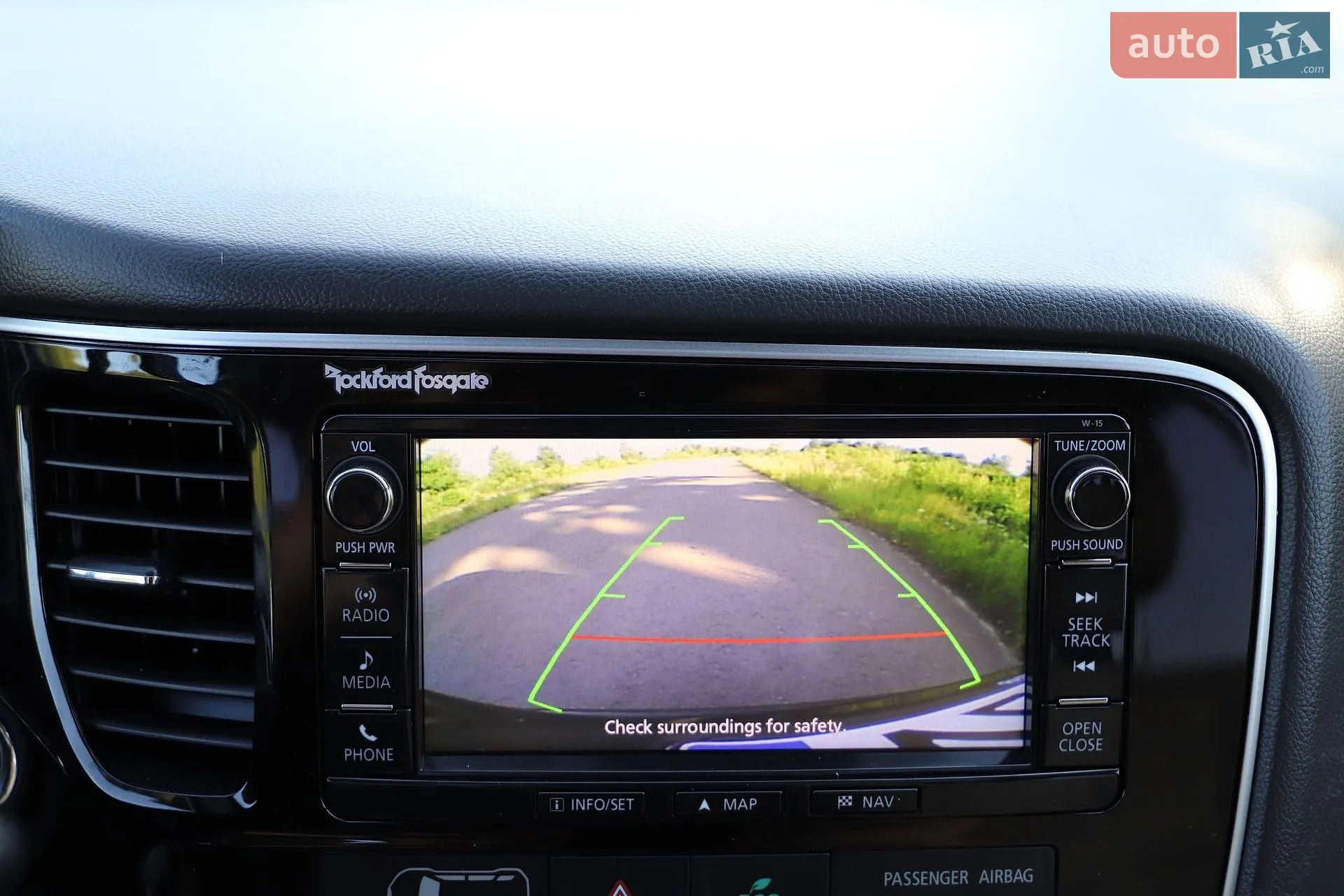 2016 Mitsubishi Outlander - мініатюра 106