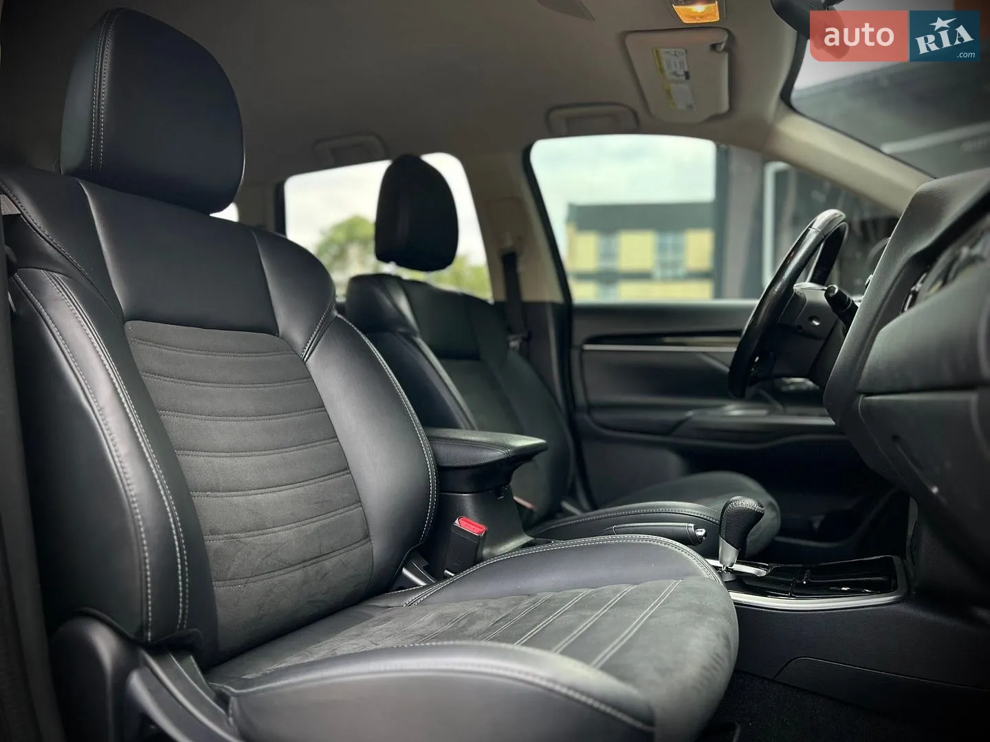 2017 Mitsubishi Outlander - мініатюра 17