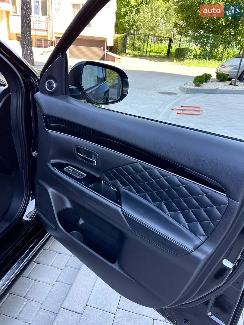 2020 Mitsubishi Outlander - мініатюра 16