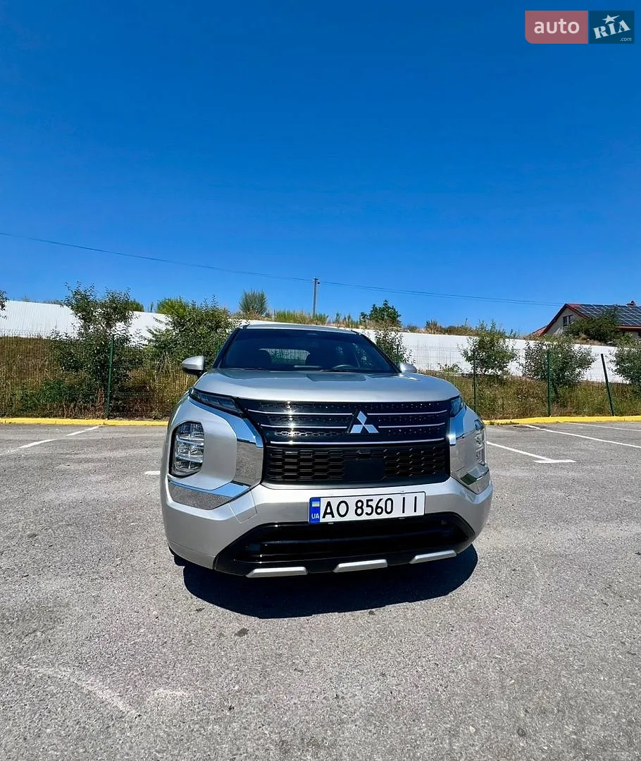 2022 Mitsubishi Outlander - мініатюра 2