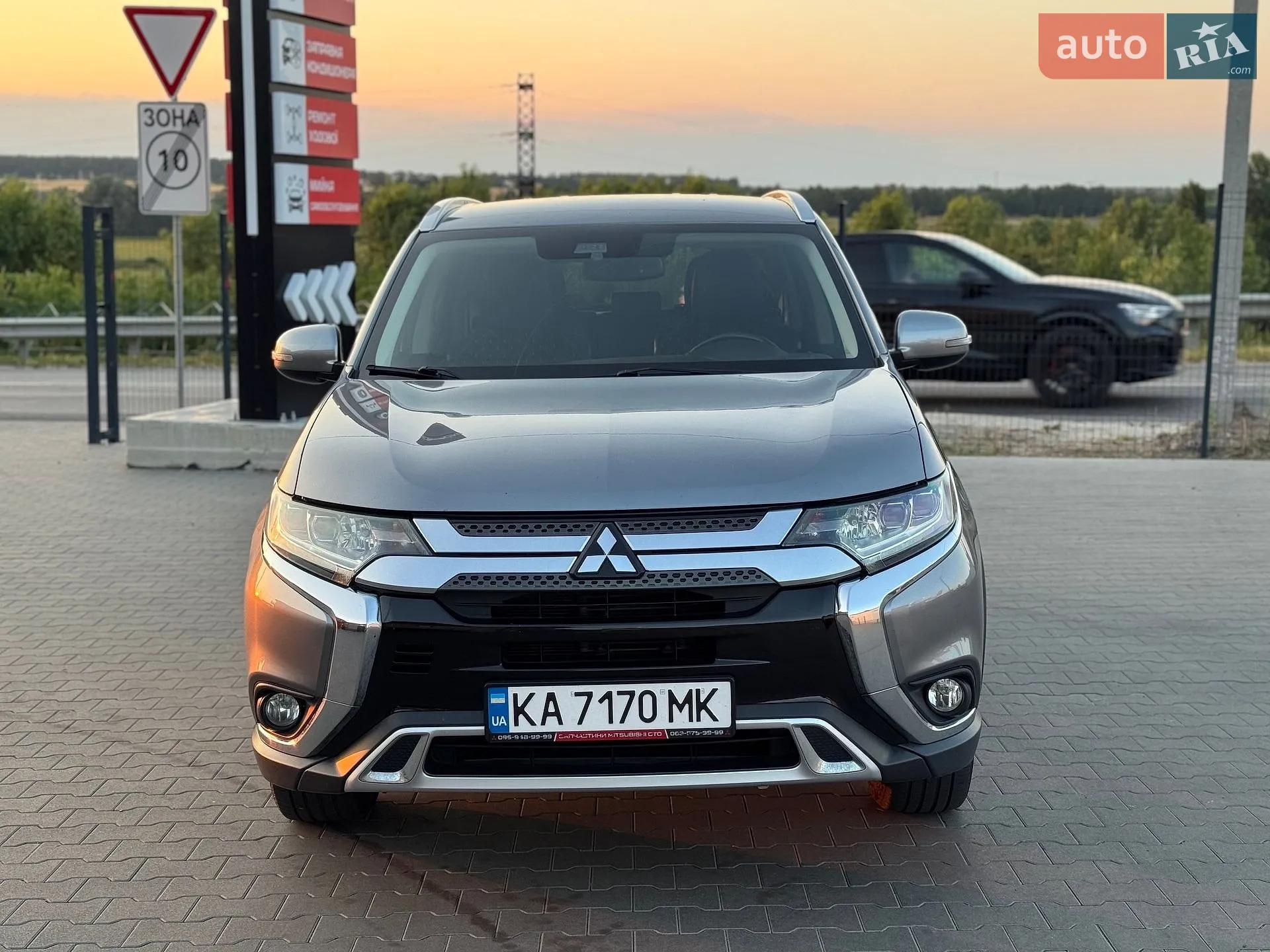 2020 Mitsubishi Outlander - мініатюра 2