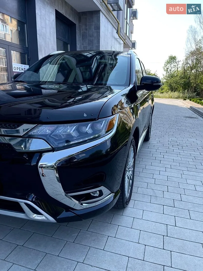 2020 Mitsubishi Outlander - мініатюра 3