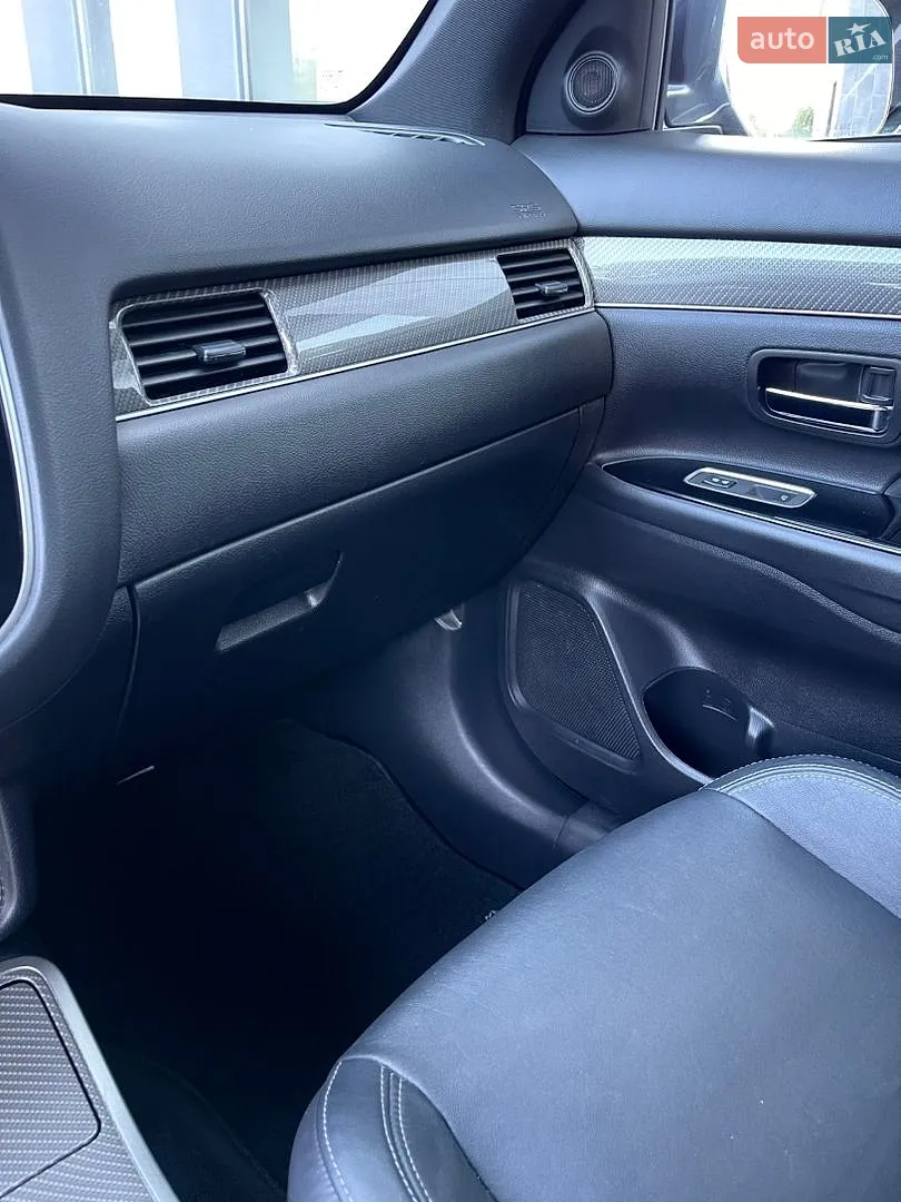 2020 Mitsubishi Outlander - мініатюра 13
