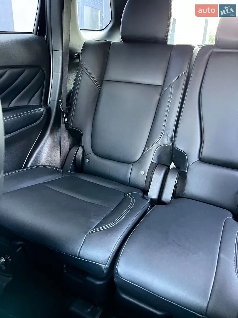 2020 Mitsubishi Outlander - мініатюра 16